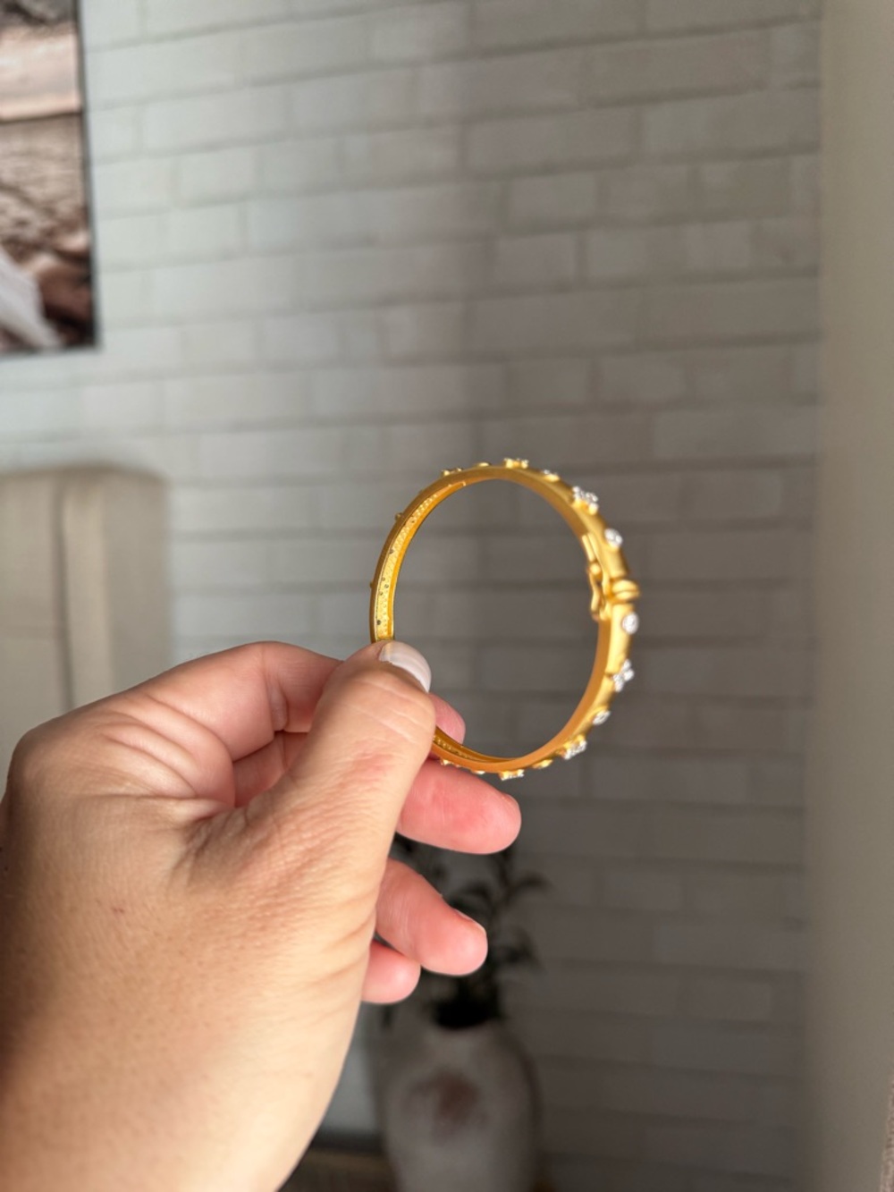 Freida Rothman 925 Gold Clover oval hinge Bangle - Picture 6 of 6